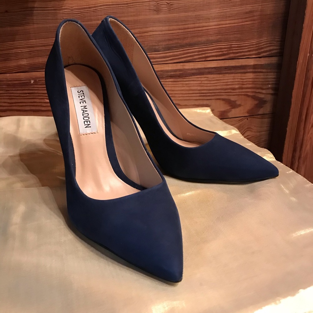 Steve Madden Blue Suede block-heel pumps